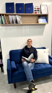 leipziger-laufladen-blaue-couch-sven