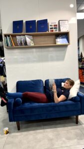 leipziger-lauflden-blaue-couch-paula