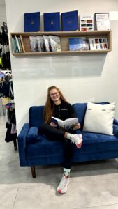 leipziger-laufladen-blaue-couch-isa